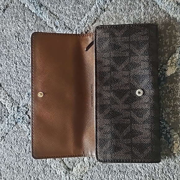 Authentic Wallet - Picture 2 of 10